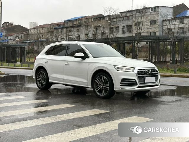 Audi Q5L 2021 Белый из Китая
