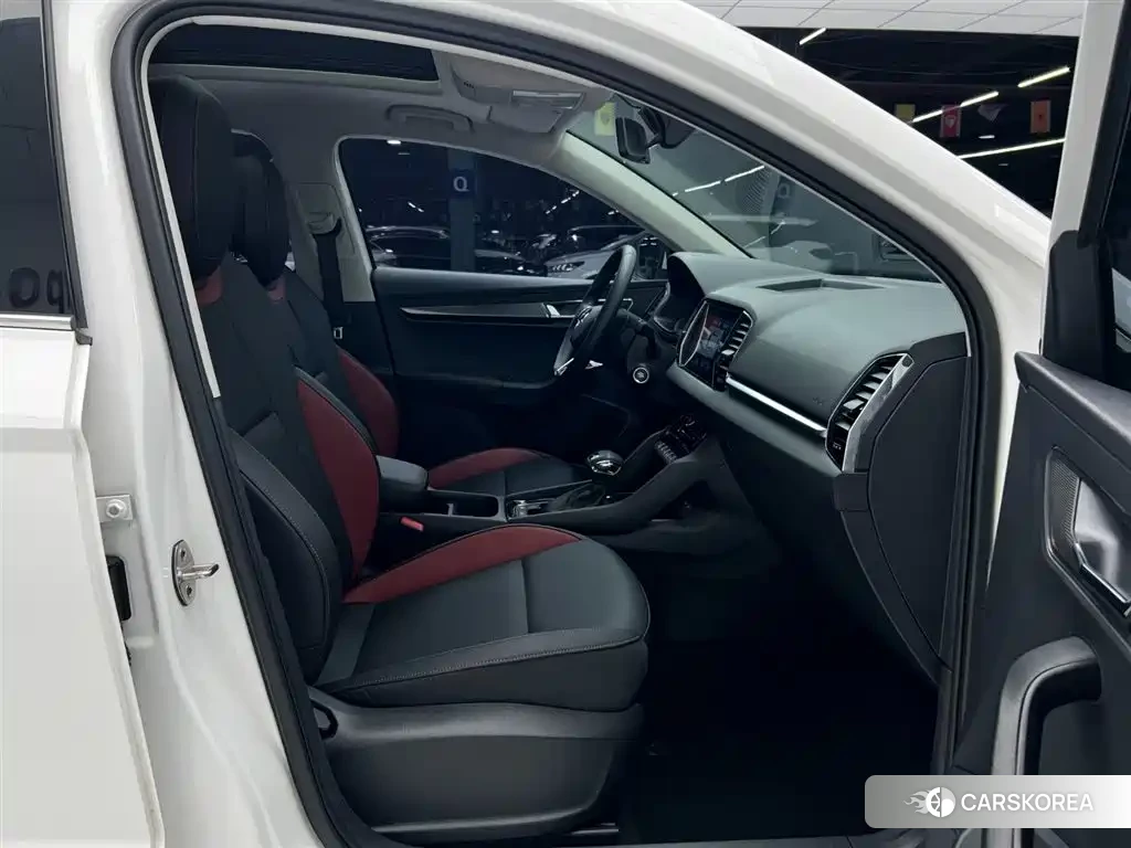 Skoda Karoq 2021 Белый из Китая