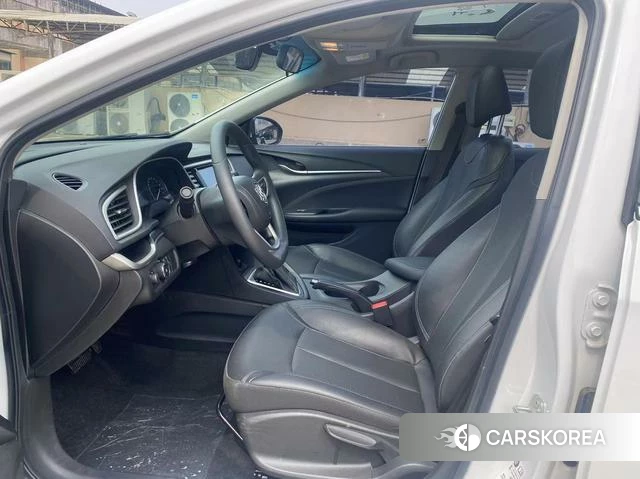 Buick Yinglang 2023 Белый из Китая