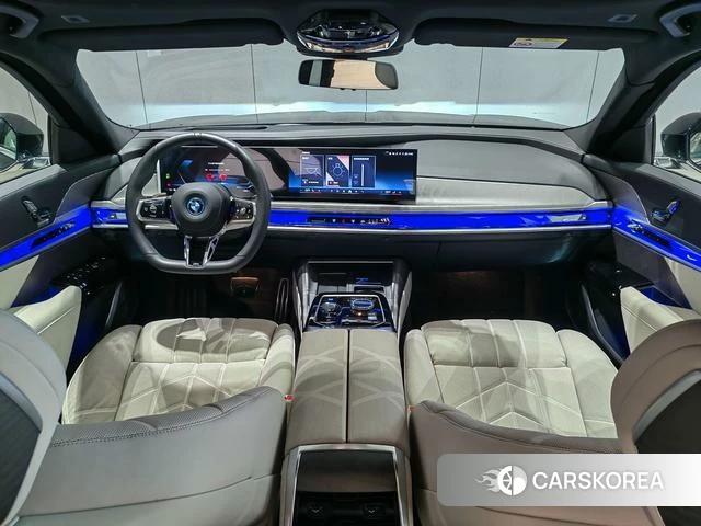 BMW i7 2025 Красный из Китая