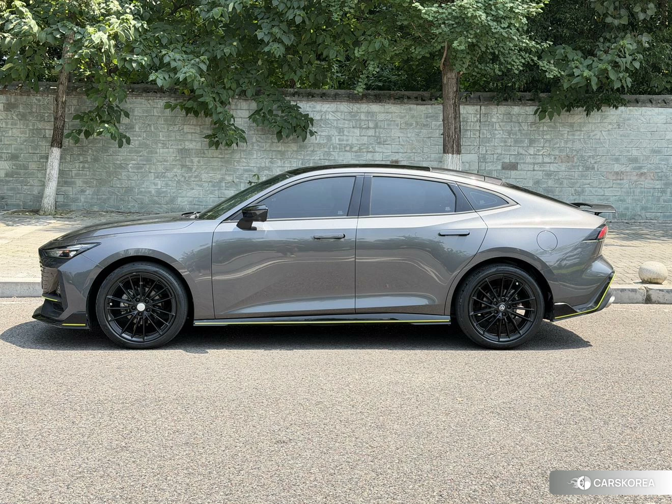 Chang'an UNI-V 2022 Темно-серый из Китая