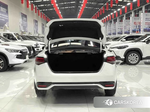Nissan Xuan Yi 2023 Белый из Китая