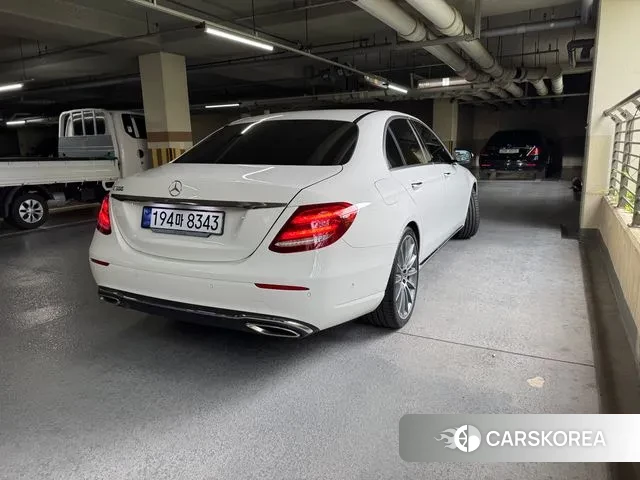 Mercedes-Benz E-Class W213 2019 Белый из Кореи