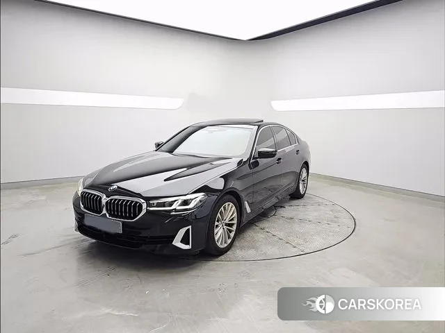 BMW 5 Series (G30) 2023 Черный из Кореи