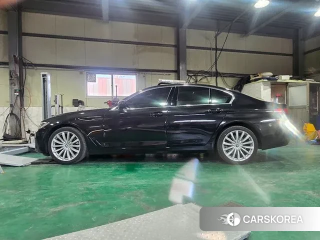 BMW 5 Series (G30) 2022 Черный из Кореи