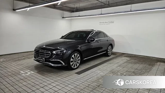 Mercedes-Benz E-Class W213 2023 Серый из Кореи