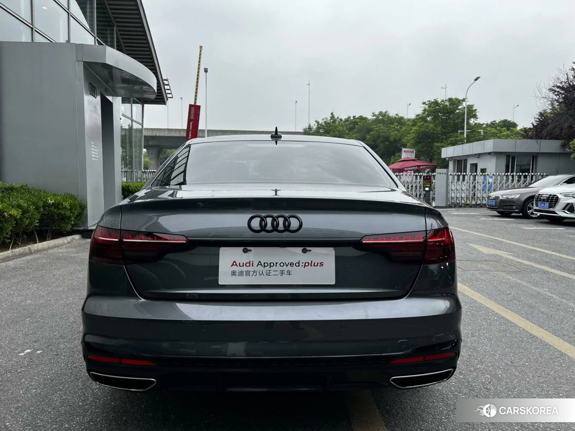 Audi A4L 2021 Темно-серый из Китая