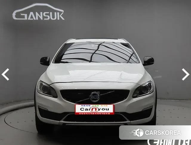 Volvo V60 Cross-Country 2018 Белый из Кореи