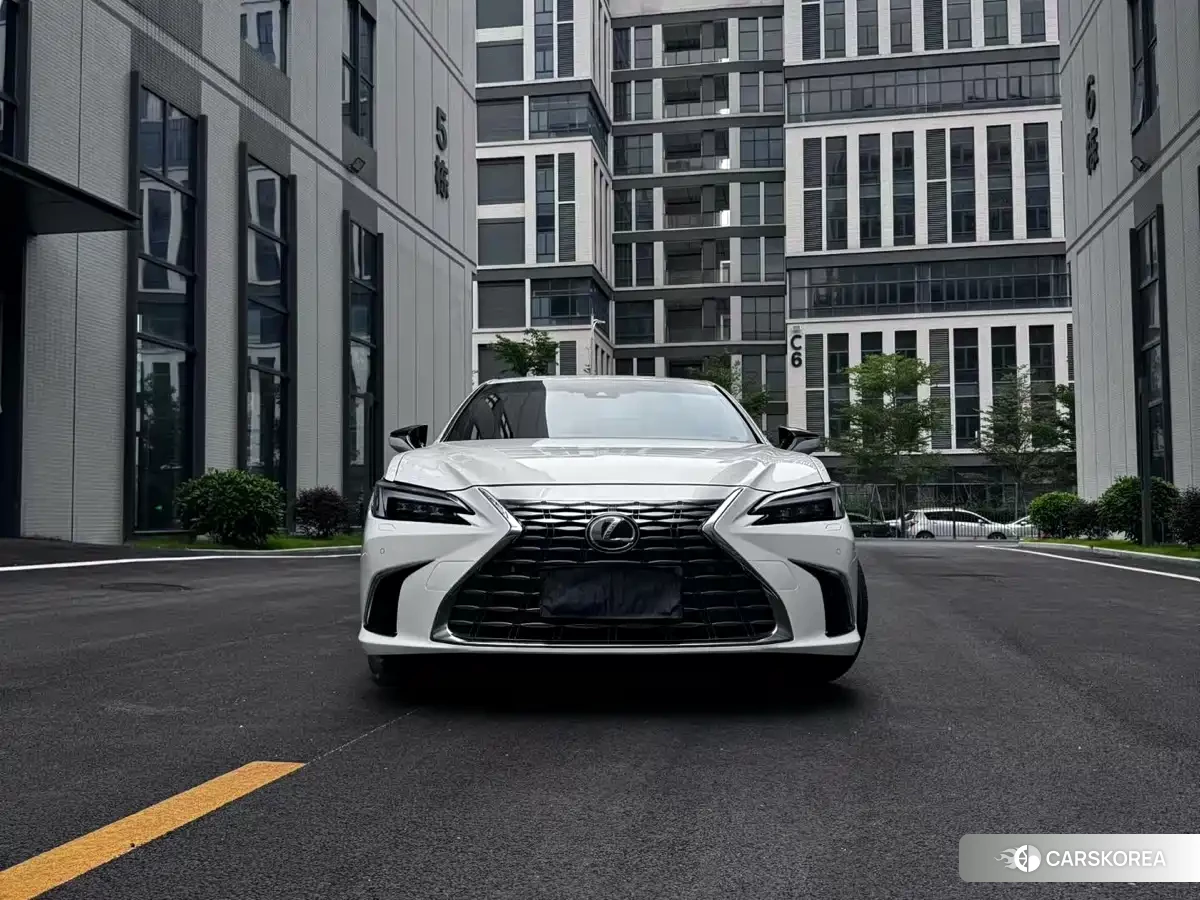 Lexus ES 2025 Белый из Китая
