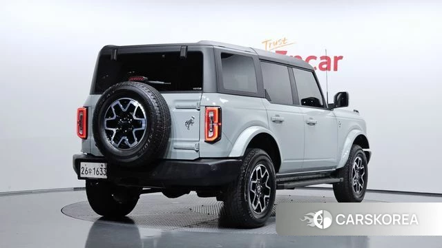 Ford Bronco 6th Generation 2024 Серебристо-серый из Кореи