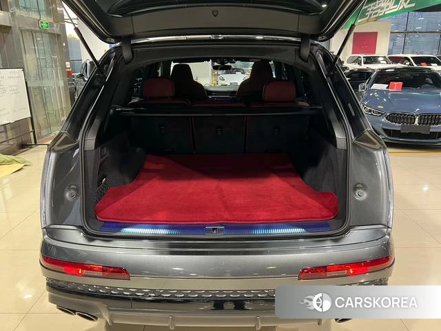 Audi SQ7 2024 Темно-серый из Китая