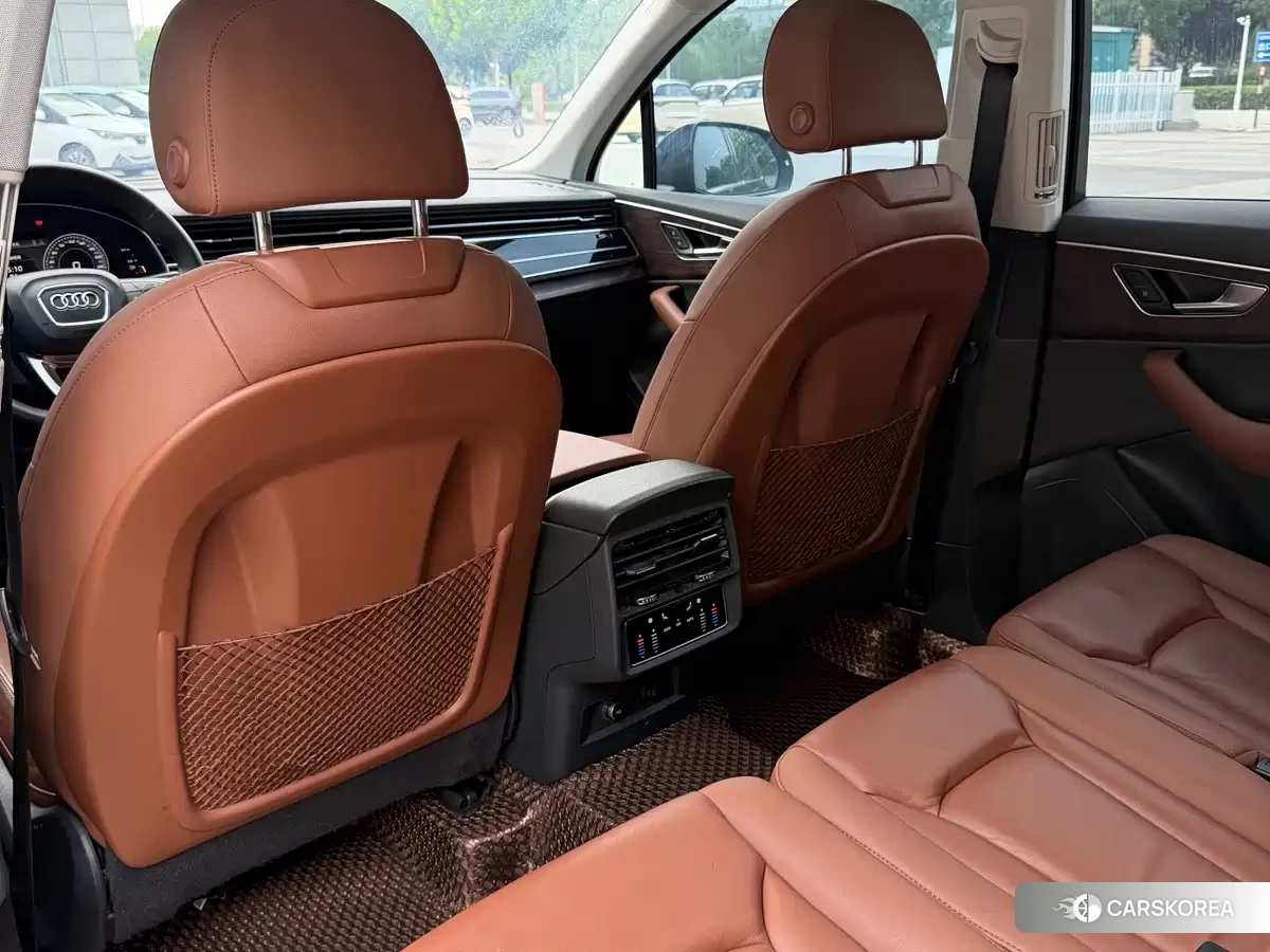 Audi Q7 2020 Черный из Китая