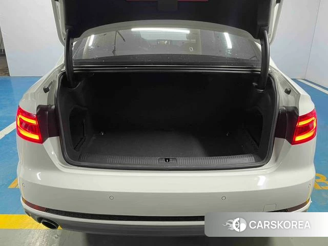 Audi A4L 2018 Белый из Китая