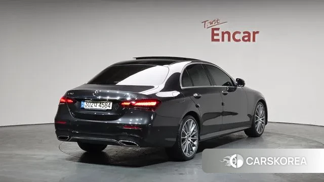 Mercedes-Benz E-Class W213 2022 Серый из Кореи