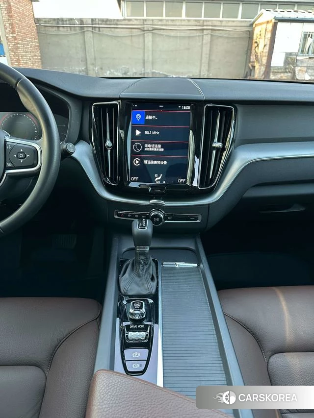 Volvo XC60 2019 Темно-серый из Китая