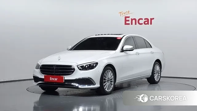 Mercedes-Benz E-Class W213 2023 Белый из Кореи