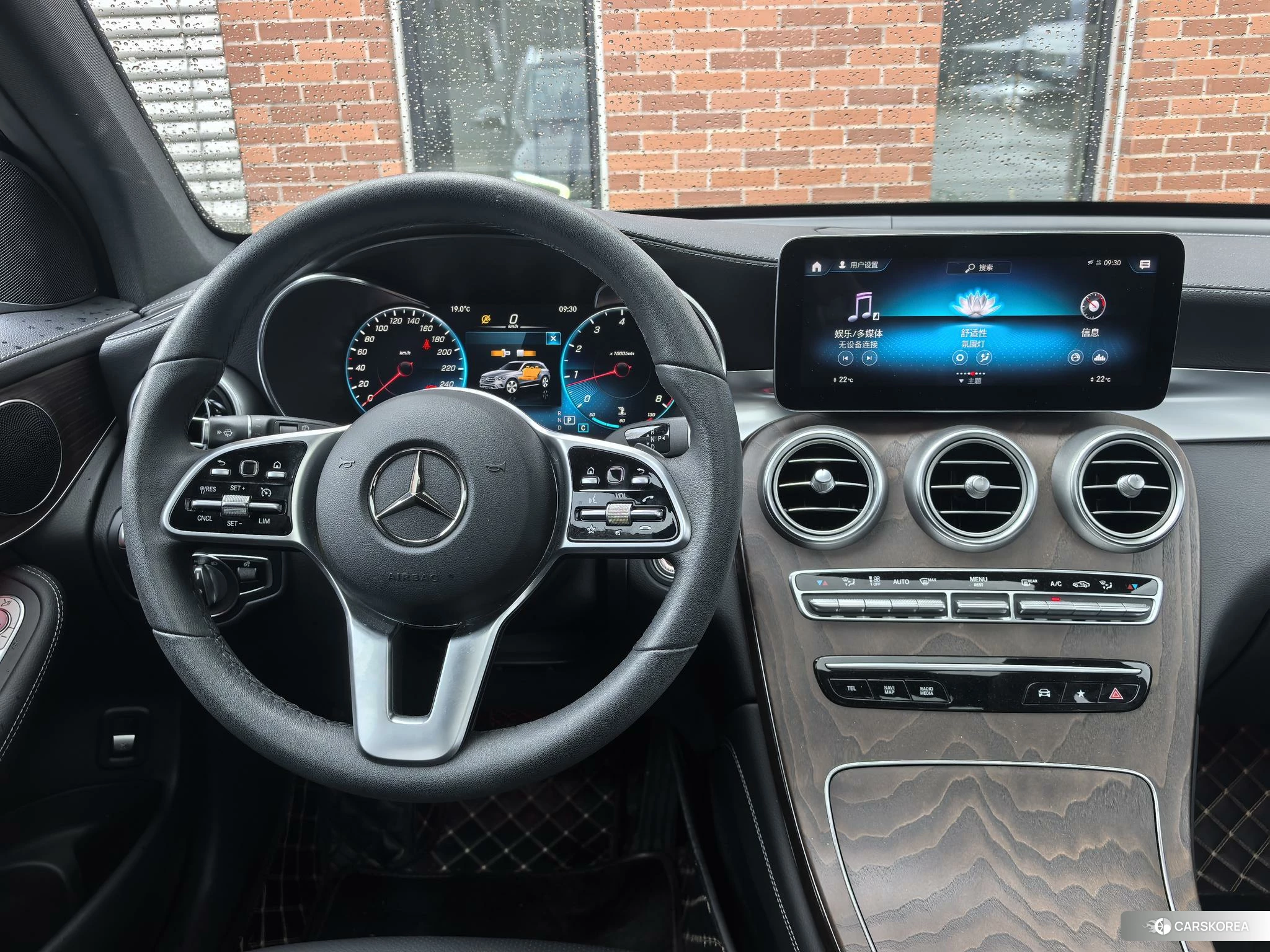 Mercedes-Benz GLC 2020 Коричневый из Китая