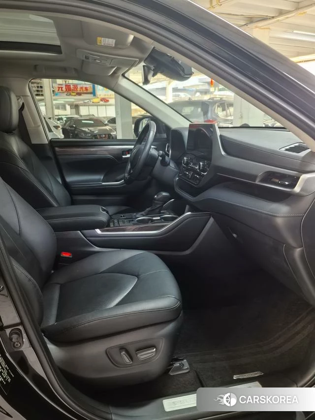 Toyota Highlander 2024 Черный из Китая