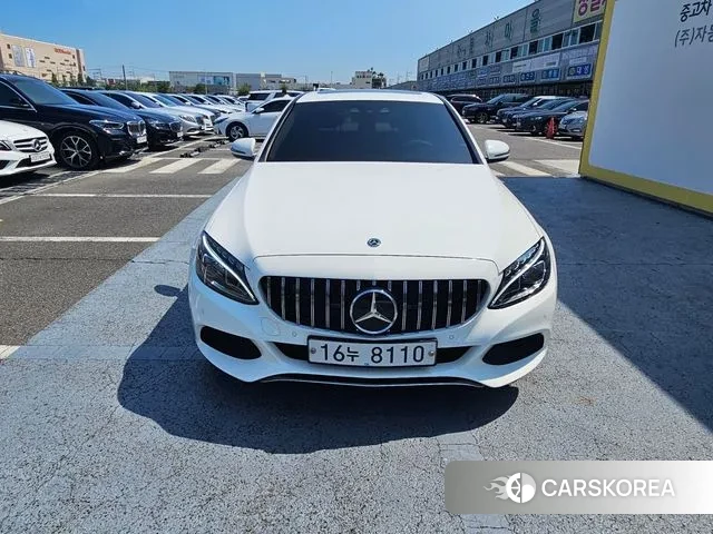 Mercedes-Benz C-Class W205 2018 Белый из Кореи