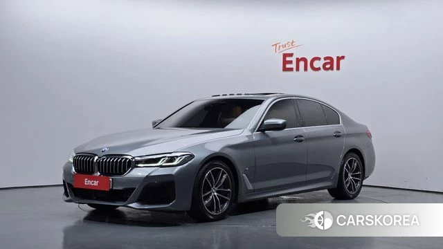 BMW 5 Series (G30) 2023 Серебристо-серый из Кореи