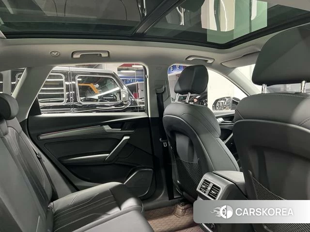 Audi Q5L 2022 Черный из Китая