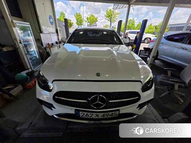 Mercedes-Benz E-Class W213 2021 Белый из Кореи