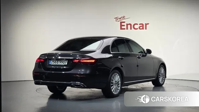 Mercedes-Benz E-Class W213 2022 Серый из Кореи