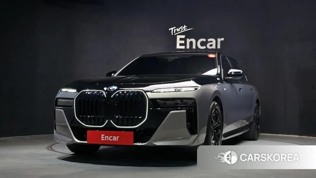 BMW 7 Series (G70) 2025 Серебряный двухцветный из Кореи