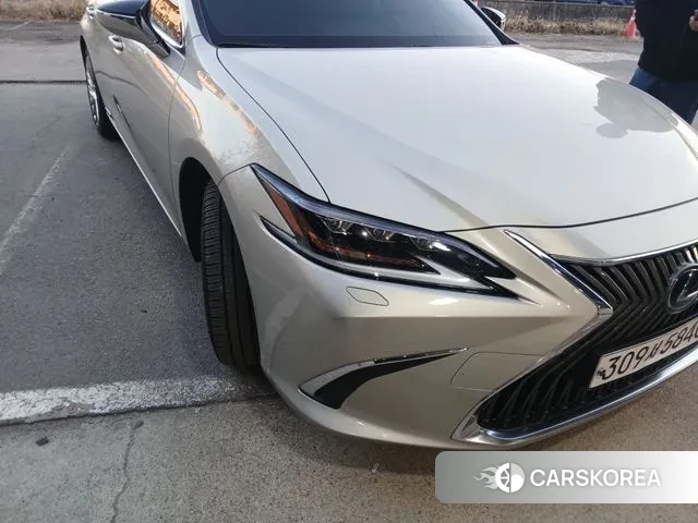 Lexus ES300h 7th generation 2019 Жемчужный цвет из Кореи