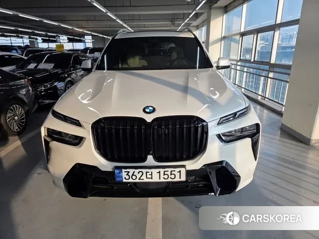 BMW X7 (G07) 2025 Белый из Кореи