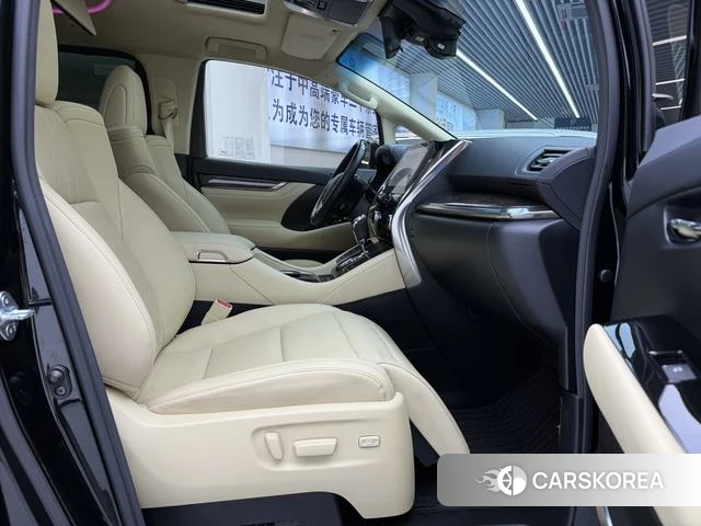 Toyota Elfa 2021 Черный из Китая