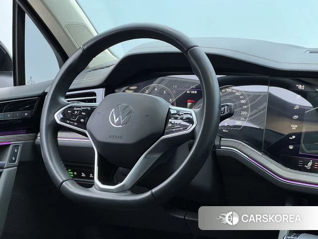 Volkswagen Touareg 2023 Черный из Китая