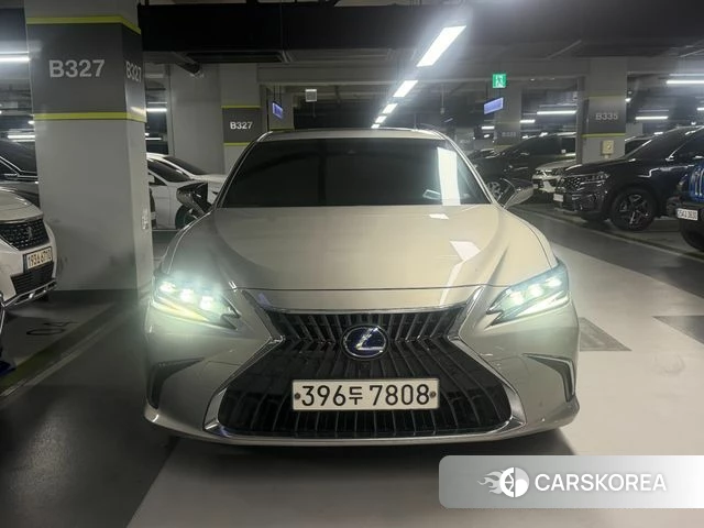 Lexus ES300h 7th generation 2021 Светло-серебряный цвет из Кореи