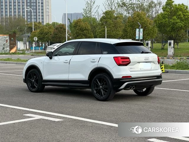 Audi Q2L 2019 Белый из Китая