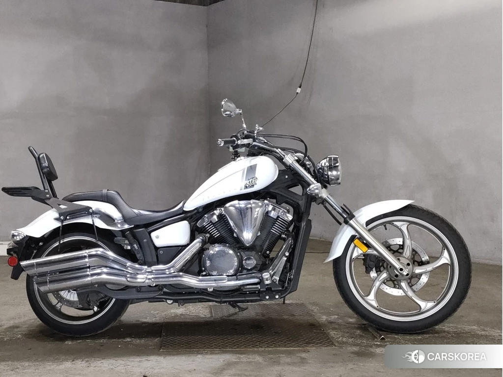 Проданный Yamaha XVS 1300 CA STRYKER 2013 из Японии