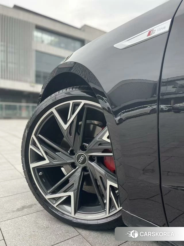 Audi A7L 2022 Черный из Китая