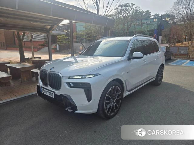 BMW X7 (G07) 2025 Белый из Кореи