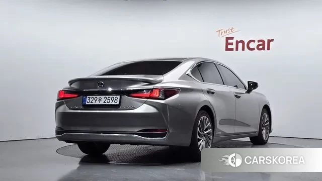 Lexus ES300h 7th generation 2021 Серебристо-серый из Кореи