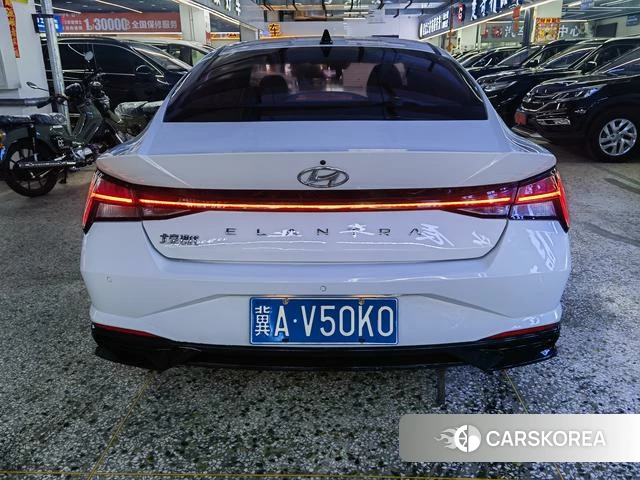 Hyundai Elantra 2023 Белый из Китая