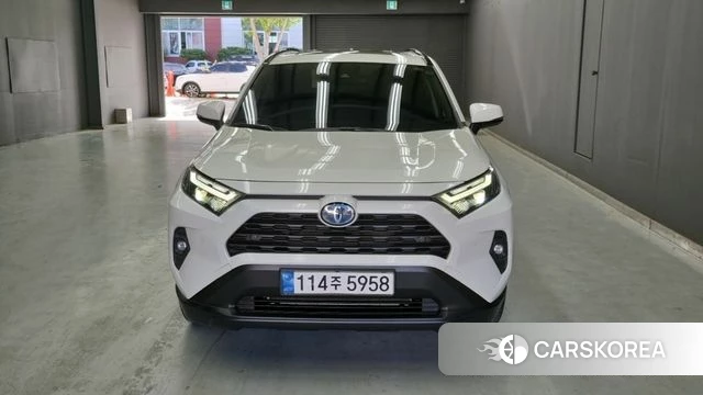 Toyota RAV4 5th Generation 2022 Белый из Кореи