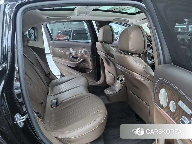 Mercedes-Benz E-class 2023 Черный из Китая