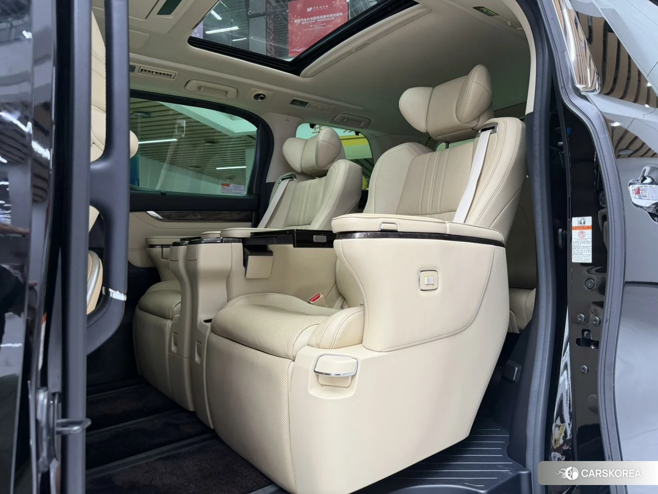 Toyota Elfa 2021 Черный из Китая
