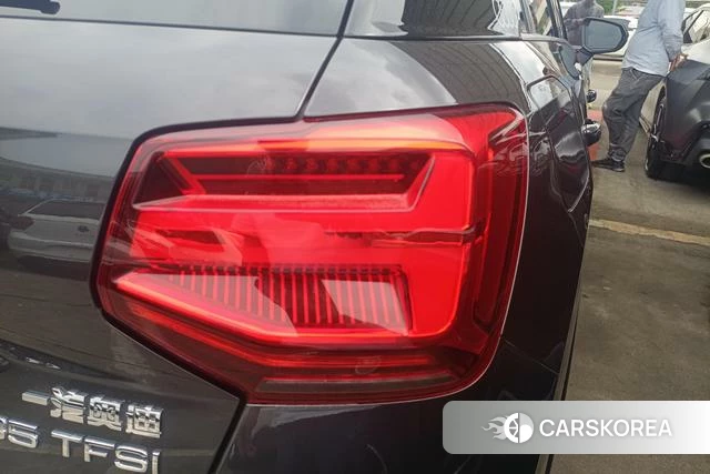 Audi Q2L 2021 Темно-серый из Китая