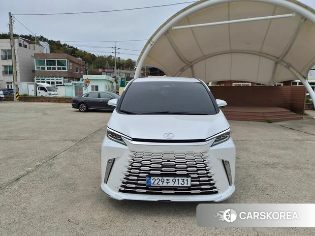 Lexus LM Second Generation 2025 Белый из Кореи