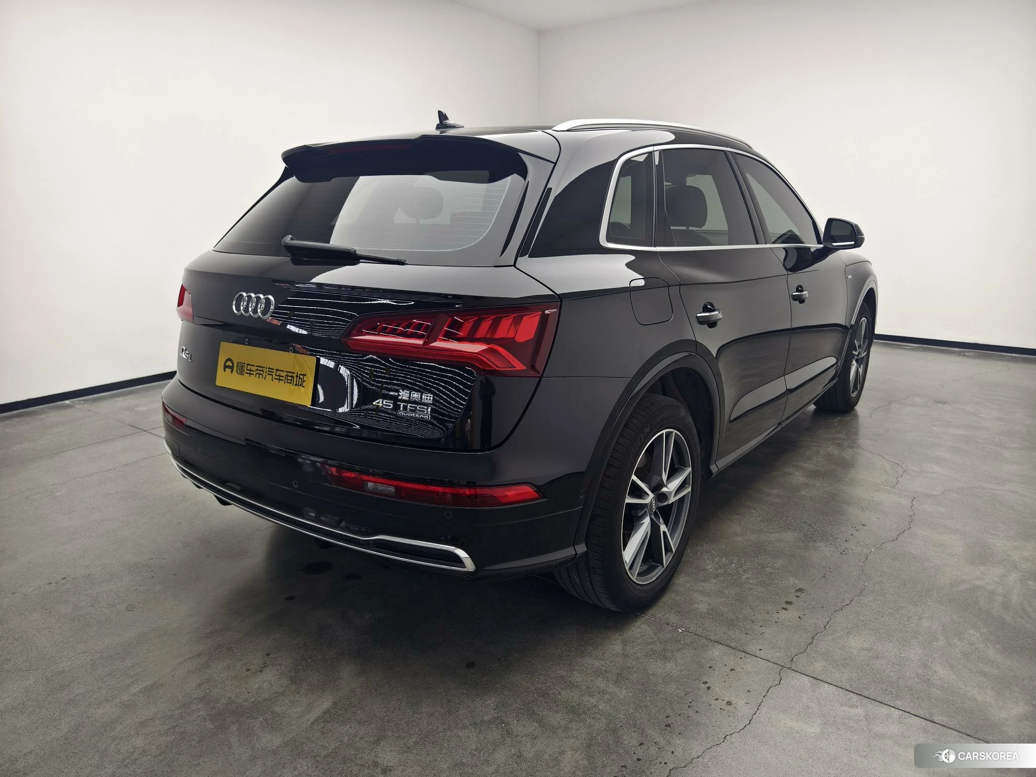 Audi Q5L 2019 Черный из Китая