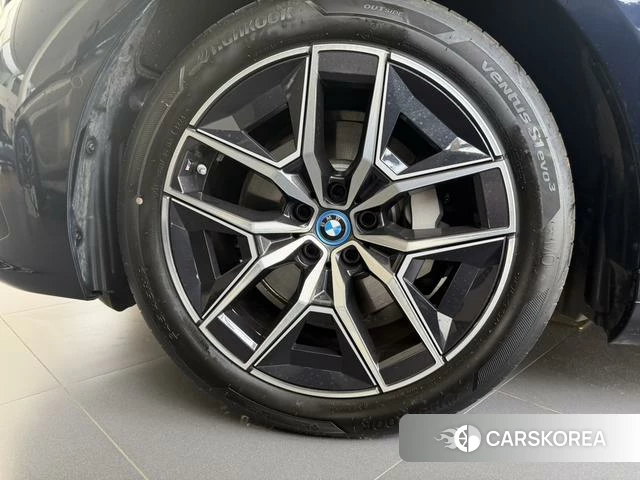 BMW i5 2025 Черный из Китая