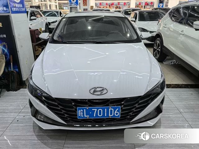 Hyundai Elantra 2023 Белый из Китая