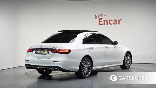 Mercedes-Benz E-Class W213 2021 Белый из Кореи