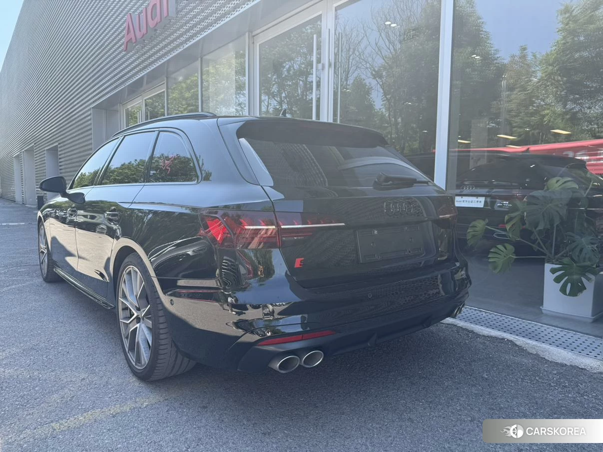 Audi S4 2023 Черный из Китая