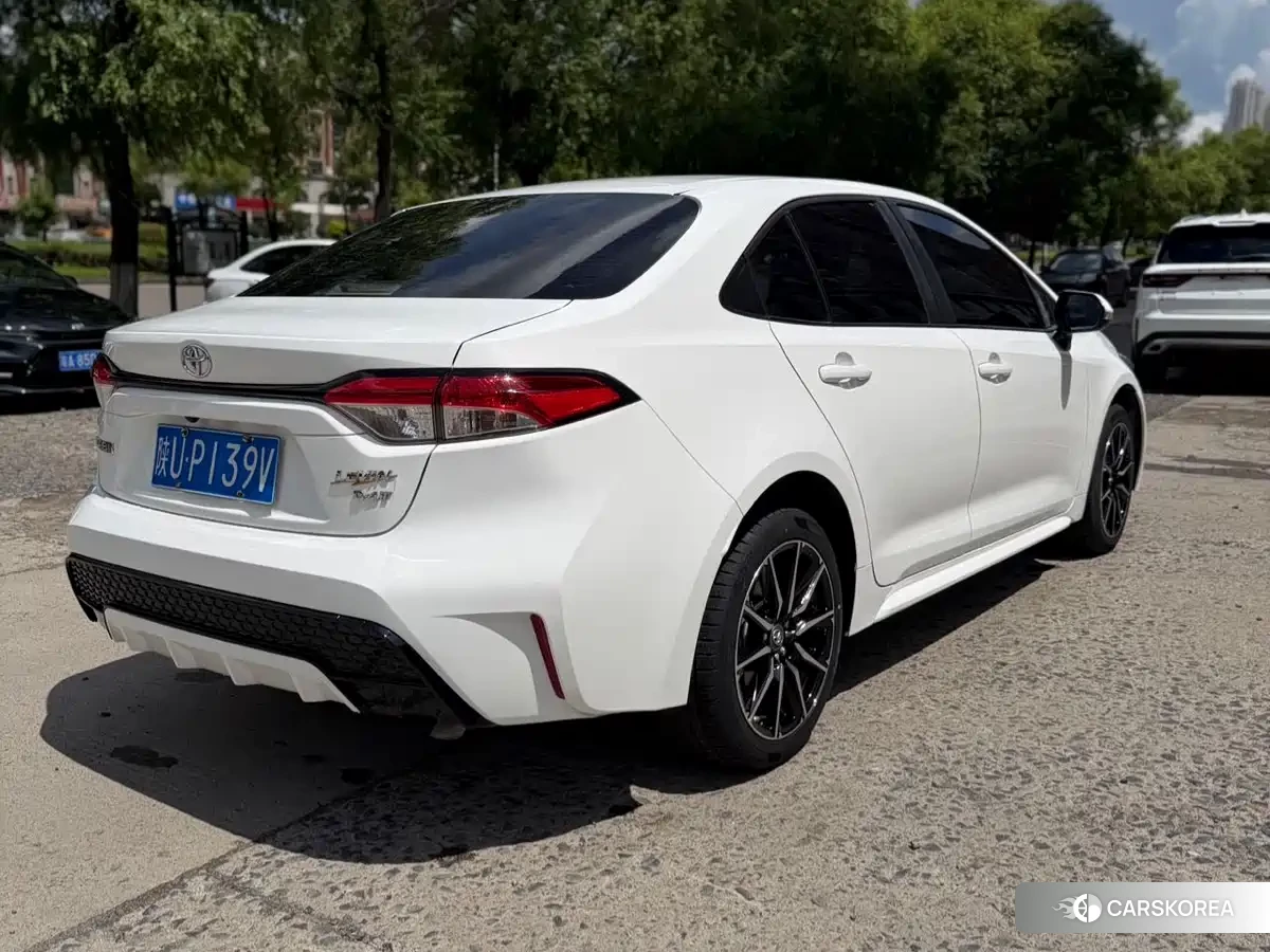 Toyota Levin 2023 Белый из Китая